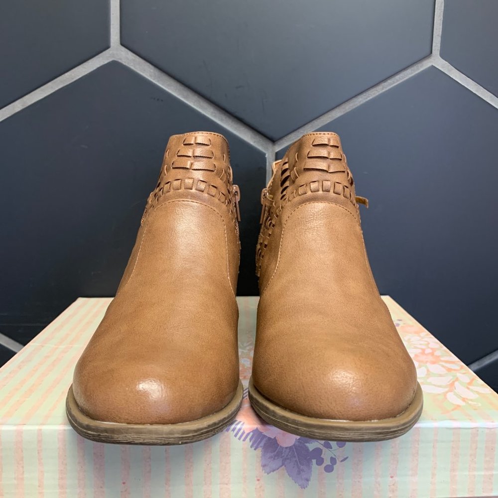 New W/ Box! Womens Very G Azteca Ankle Booties - Picture 4 of 7